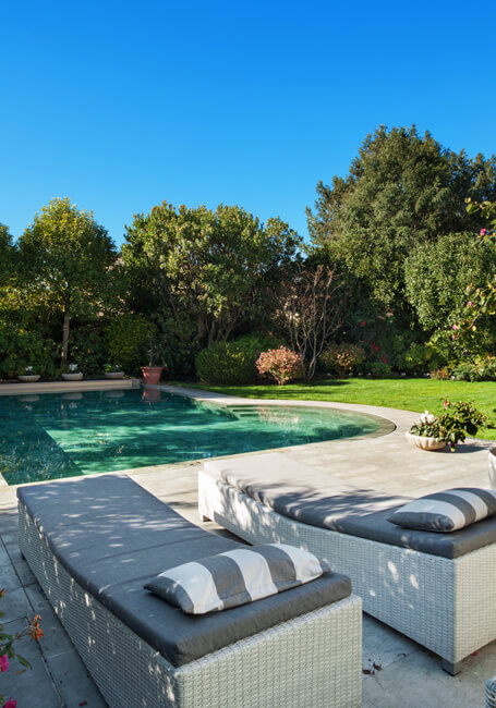 Pool im Garten bauen lassen