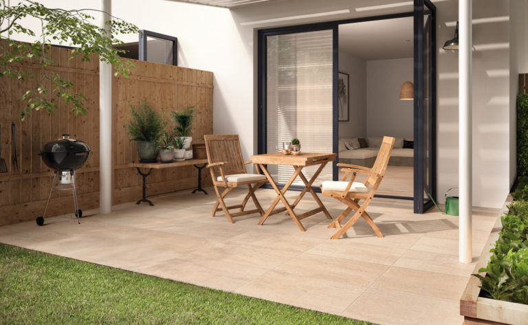 Terrasse mit Keramikplatten
